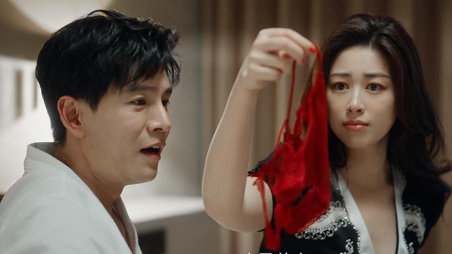 《蜜语纪》开篇真实刻画中年女性婚姻与职场困境，引发观众共鸣。后续却强行堆砌打脸、