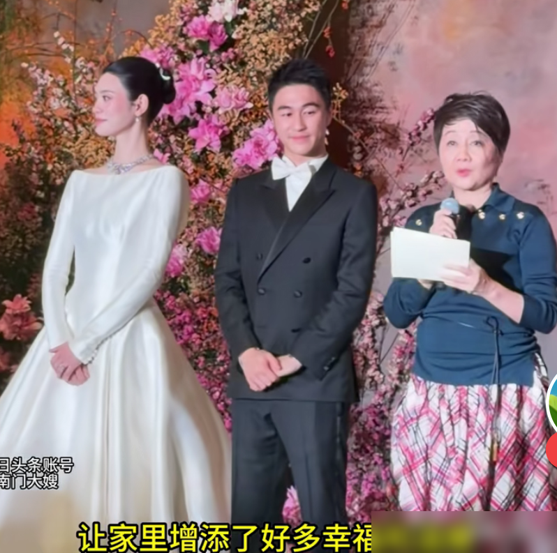四太梁安琪当场戴上二十二只金镯，连说三次谢谢，只为一个超模儿媳。奚梦瑶跟何猷君的答谢宴，老太太罕见登