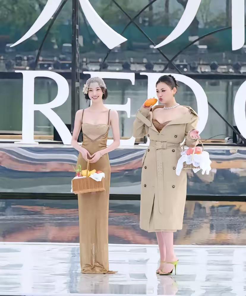 我敢说女生喜欢左边的，男生喜欢右边的​​​