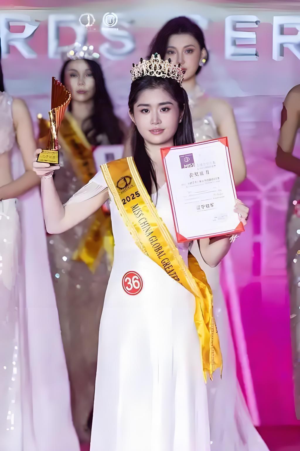 全球中华小姐辽宁赛区冠军张倩原汁原味的东方美张倩的美貌,是挣脱标准化审美的