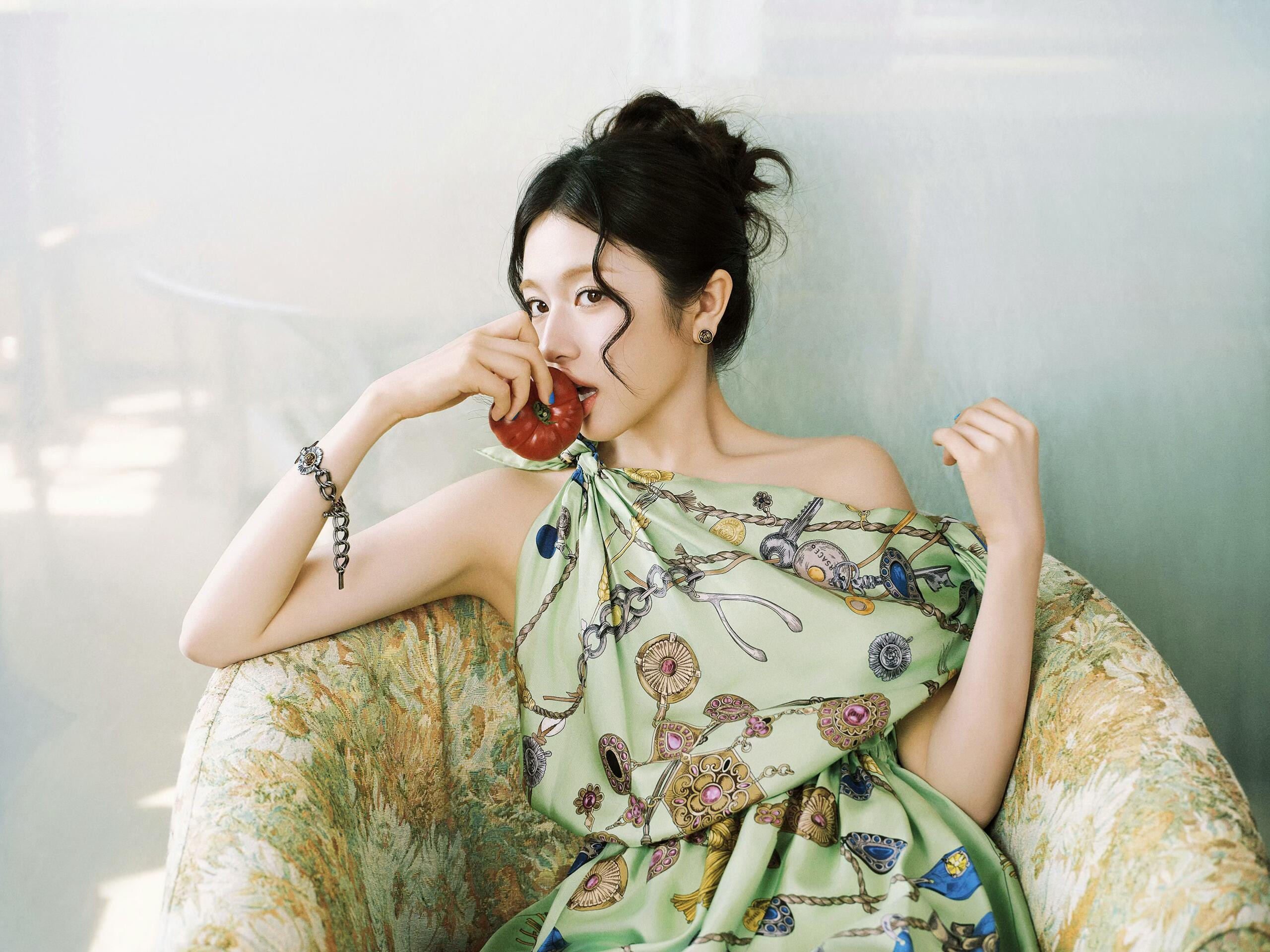 李兰迪的范思哲春日。#李兰迪涂了蓝色防晒泥#​