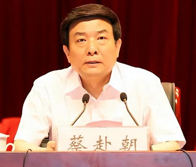 这次打的这只“老虎”可不一般，主要有两个明显的特征：一是退休近十年后被查，表