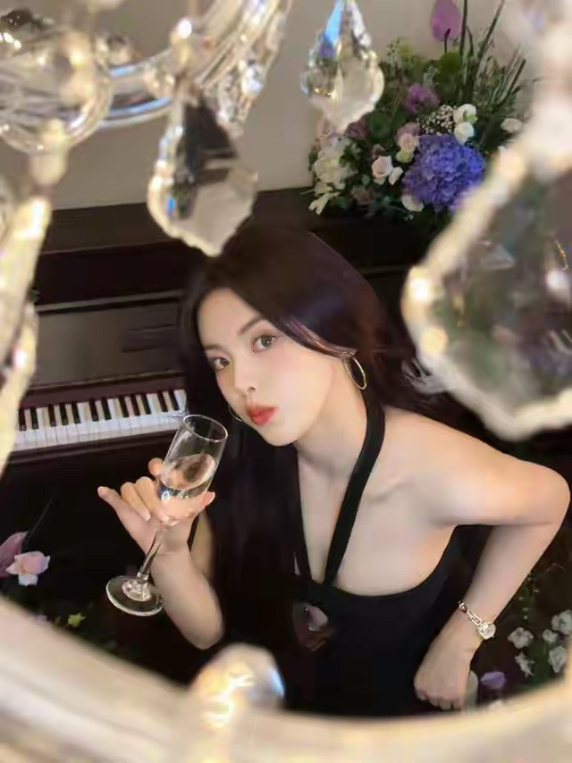 杨超越穿这么大胆干嘛？​​​