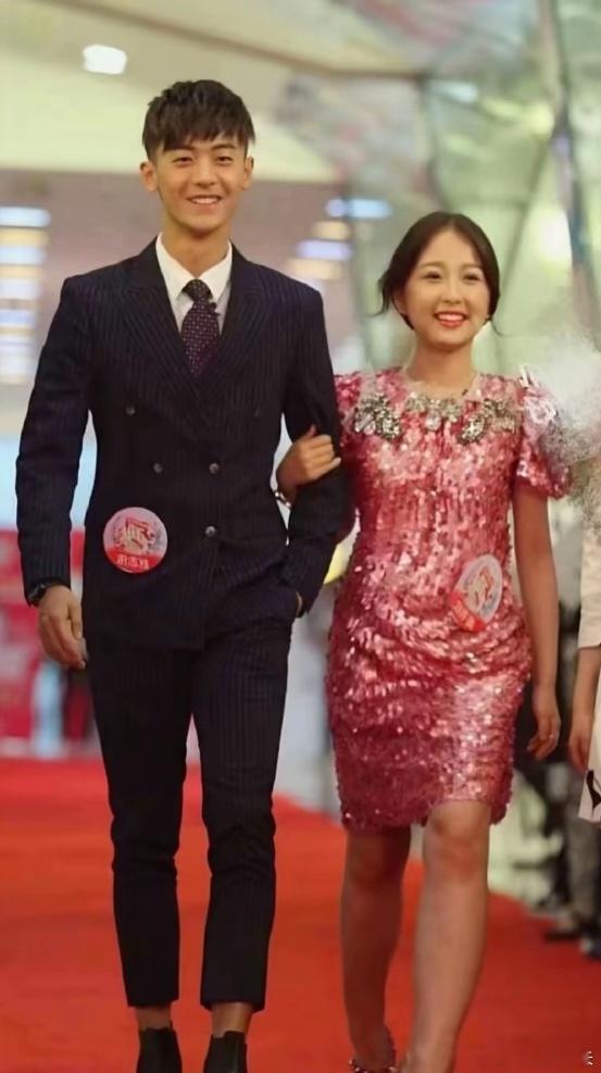 早期的虞书欣就证明她是做明星的料。