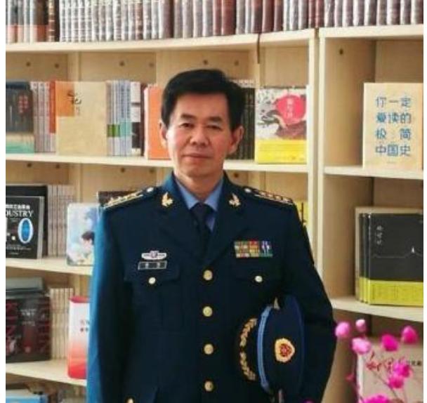 军事专家戴旭在一场公开会议上抛出“撞沉论”，瞬间引爆舆论。有人拍手称快，有人认为