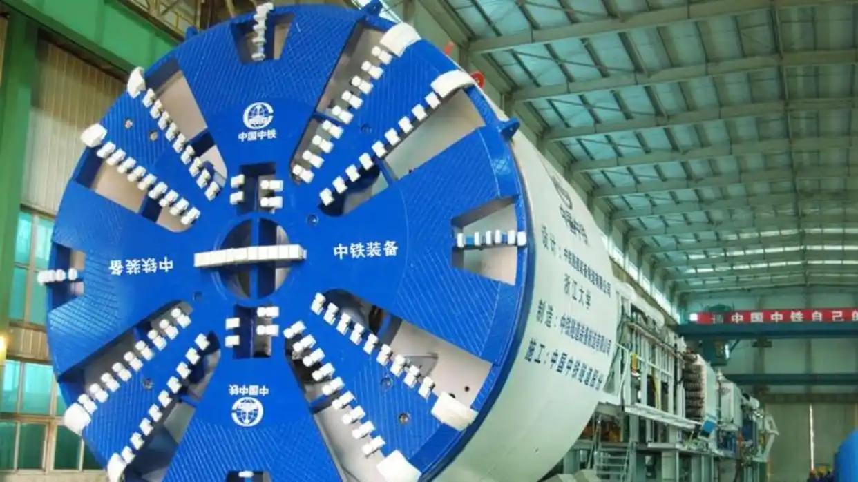 当年那台德国盾构机，修要100万，不修又怕出事，结果中国工程师拆开一看—