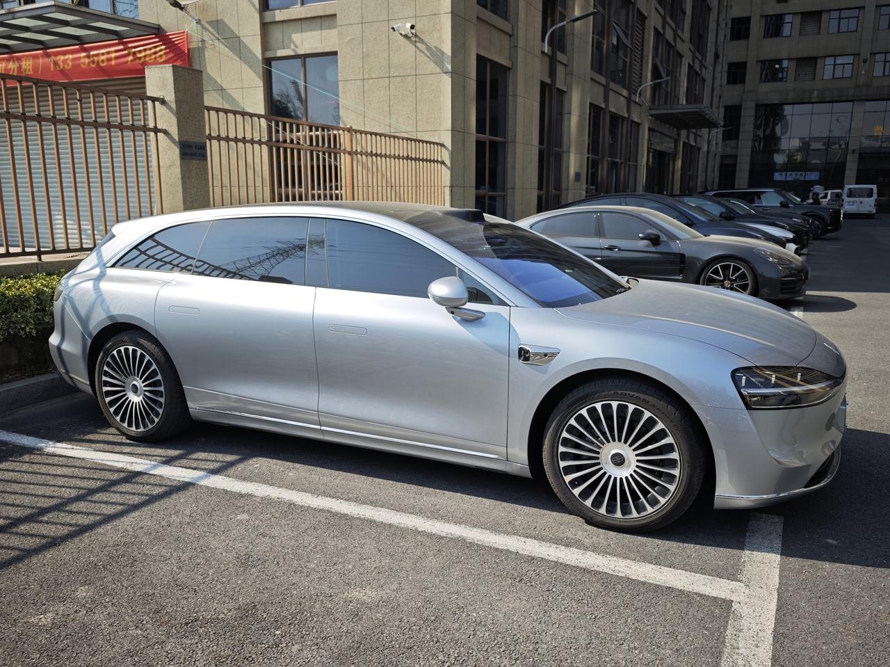 这不科学，享界S9只卖了618辆，S9T居然卖了4847辆，旅行版的销量遥遥领先