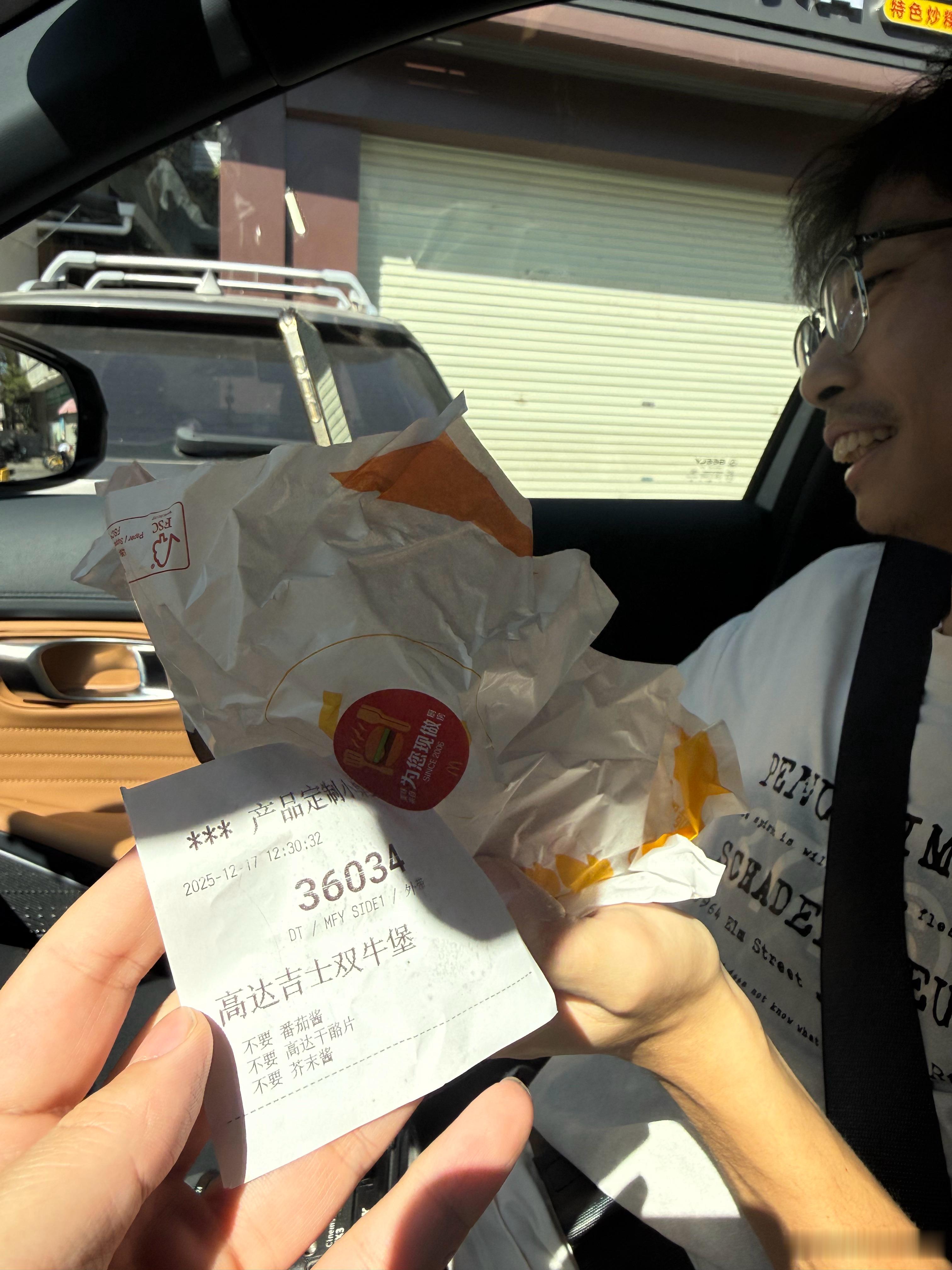 边有人食个麦当劳都甘刻薄架，乜都飞走！