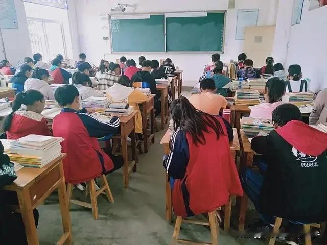有没有发现，很多理科生，会选择地理和政治这样的文科，但几乎没有文科生会选择化学生
