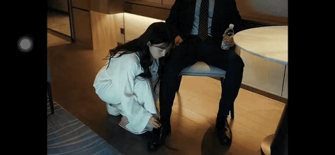 白天当牛马，晚上当情人，让原配都心疼的女人！阚清子饰演的乔海伦可真是太让人心酸了