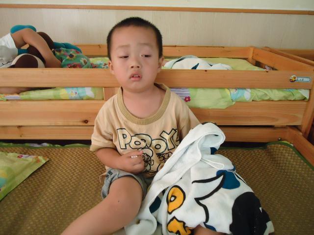 孩子上幼儿园如果中午不睡觉, 老师会怎么办?
