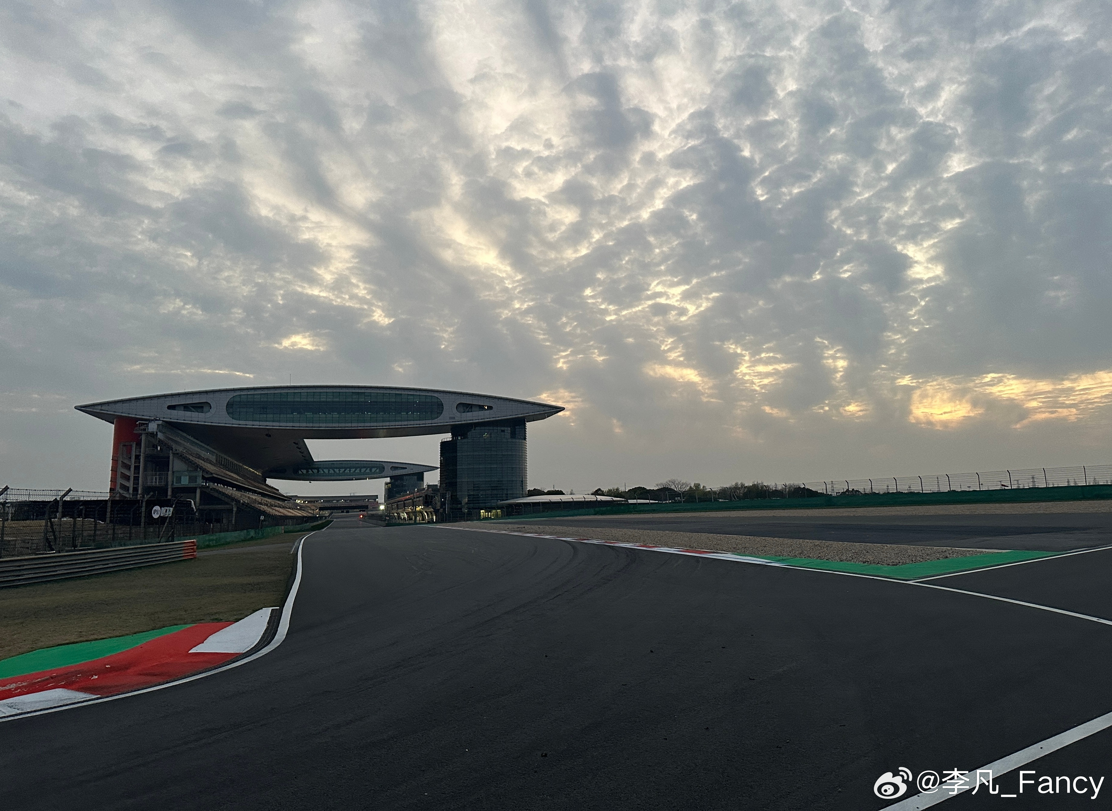 F1时候路肩上的米老鼠没有了…上海·上汽国际赛车场-赛车跑道