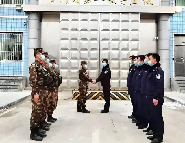 新兵下连被分到监狱执勤,这一干就是十二年!