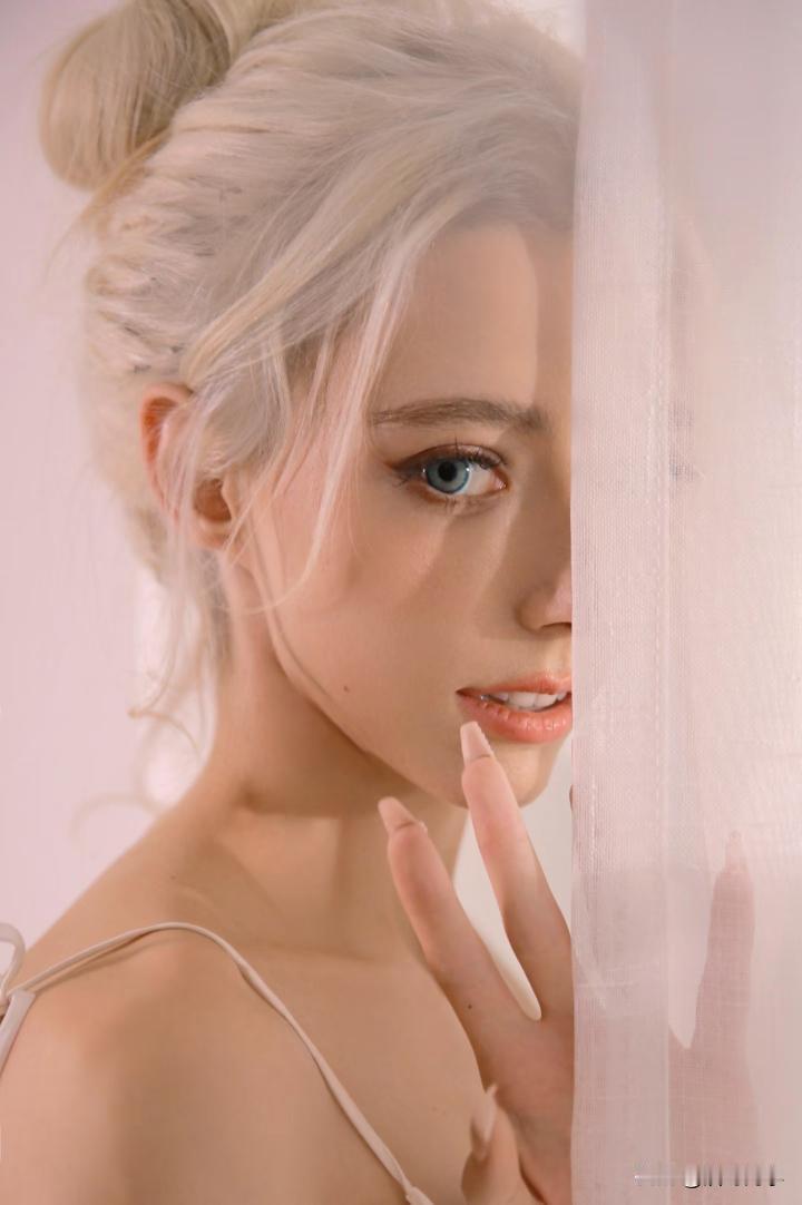 分享一组国外美女写真图图片来源：兴芒肖像的小红书笔记美女人像群高清美女高