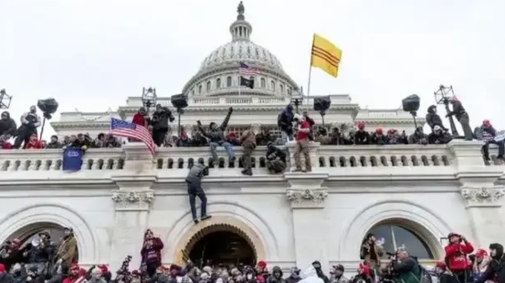 美国这辈子注定是再也站不起来了吗？就这么说吧，美国距离苏联那样的解体不远了，并且