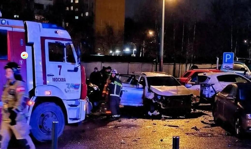 港口城市将失守！扎波罗热防线崩溃，泽连斯基急求见普京求饶1月28日凌晨，乌克