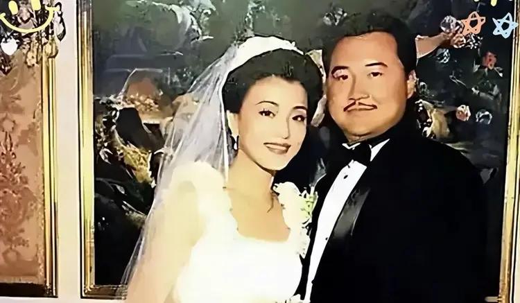 杨澜可能也没想到，她的前夫张一兵，是这样成熟又低调的男人。1995年，两人分开后