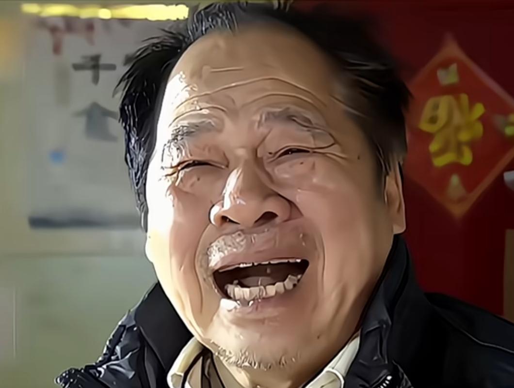 七十六岁的沈老汉向调解员控诉，他的儿女事业有成，只把老伴接过去养老，把他一个人扔