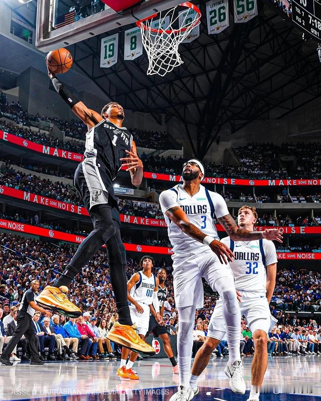 看到现在的文班亚马，才发现当年刚出道的浓眉太强了!本赛季是文班亚马职业生涯第