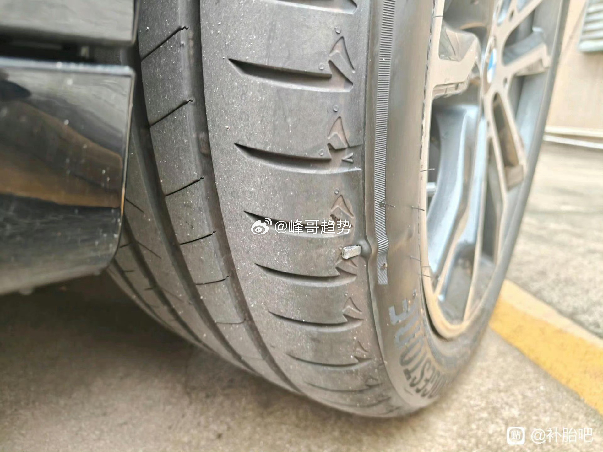 轮胎被扎了好几天，一直没漏气，这种情况还能修补吗？