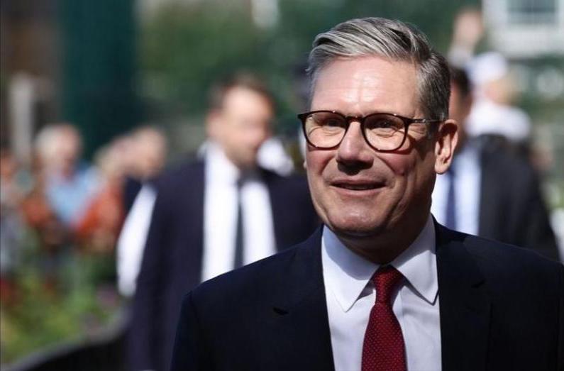 敬酒不吃吃罚酒！英国首相准备访华前突然发难，中方直接揭穿老底英国首相斯塔默