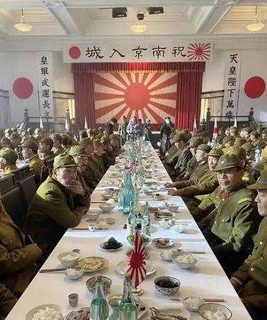 终于有个日本人，把窗户纸给捅破了。他曾经说，日本别再做梦了，再打仗，国家可能就没