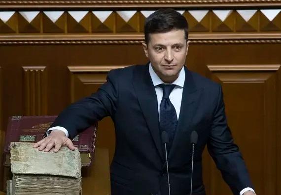 是投降还是继续战斗？泽连斯基其实已经给出答案当地时间21日晚，泽连斯基就特朗普