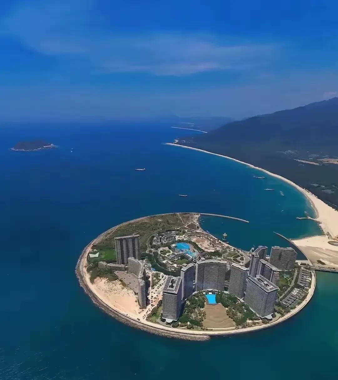 这样修建起来的房子有何意义，随时面临台风的威胁，造价还高
