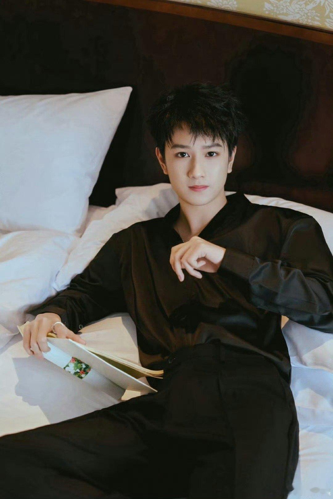 谁的DNA动了？《不二之臣》开拍首日路透流出，敖瑞鹏切换霸总模式眼神杀绝了，沈羽