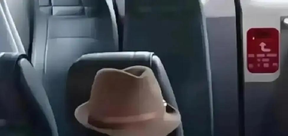 干儿子突然消失7年康康18岁生日那天，刘嘉玲微博静悄悄。港媒立马写：干亲情