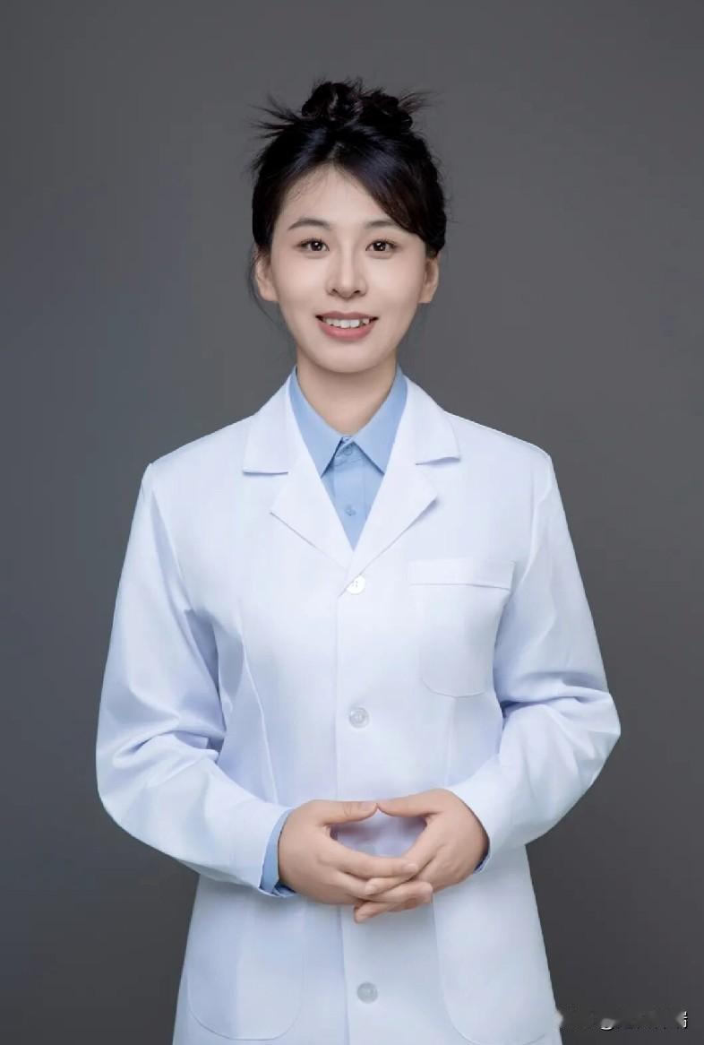 中医太牛了！高铁上，一名男子突然感觉自己快要不行了，心慌胸闷，呼吸困难等，周围乘