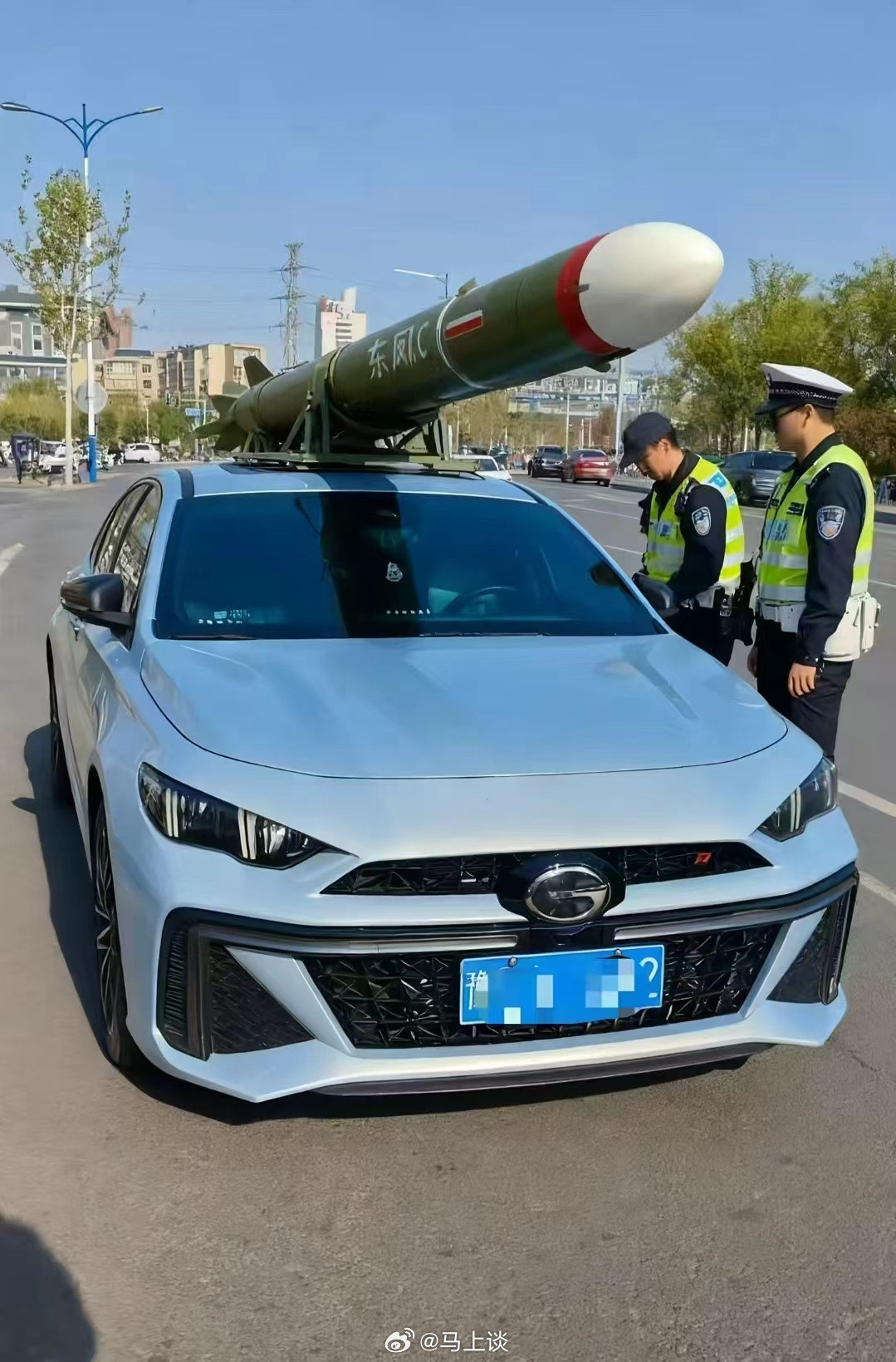 网友观看九三阅兵后遗症……[捂脸哭][捂脸哭][捂脸哭]​​​