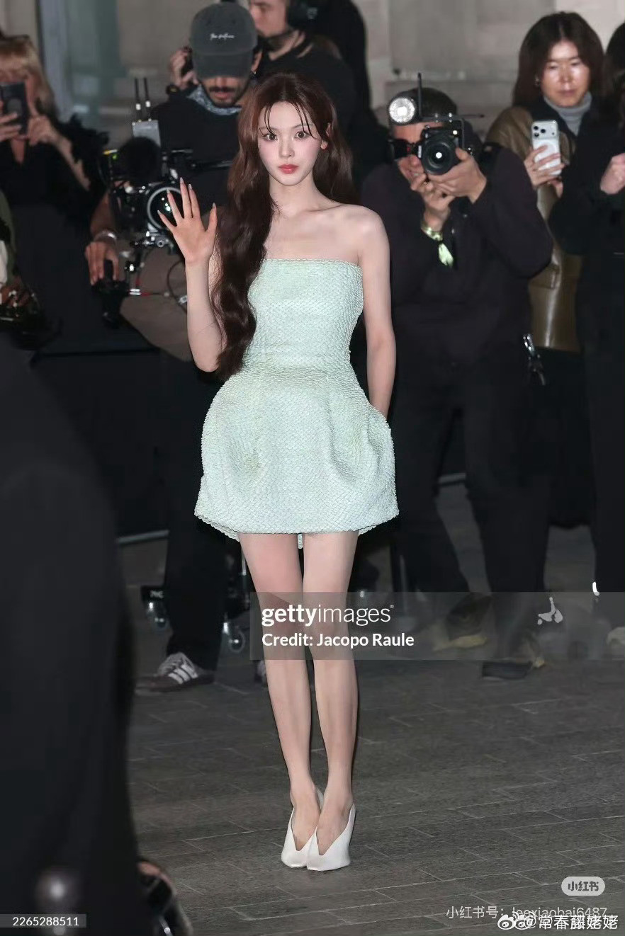 杨超越太美了，是那种一眼就能被抓的美！