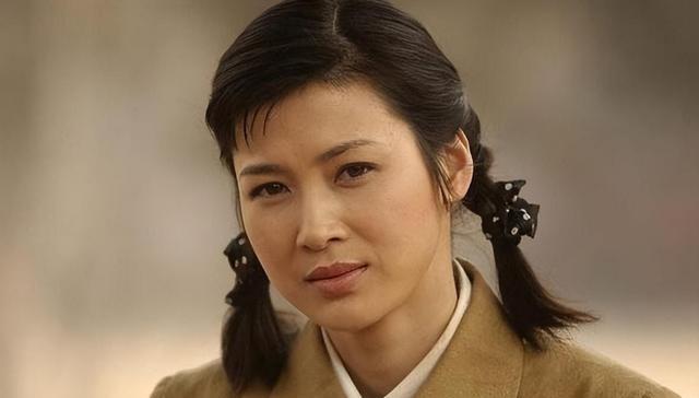 🌞2011年，饰演李云龙老婆的童蕾，因800万别墅，抛弃相恋5年的男友周一