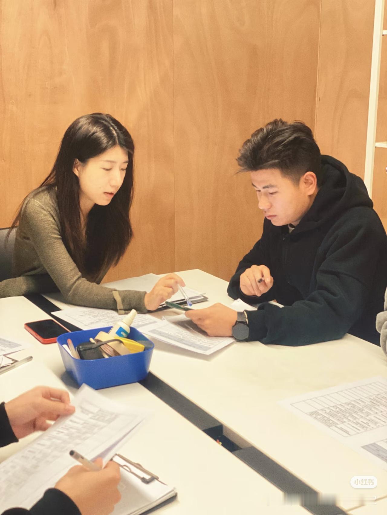 在职场中，最令人揪心的莫过于被曾经的伙伴暗中算计，尤其是当“穿小鞋”变成了阴谋的