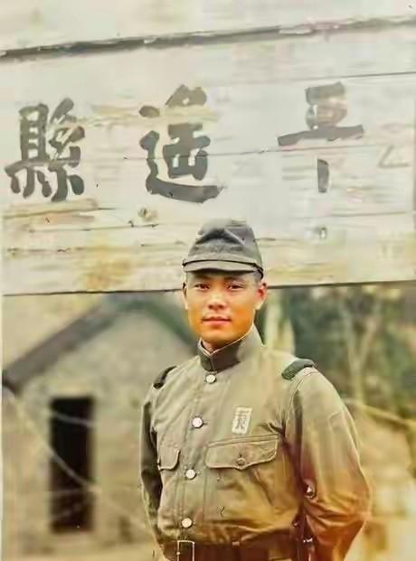 日本鬼子占领平遥古城后，在这些古迹面前拍照留念，这些披着人皮的人间恶魔比较喜欢照
