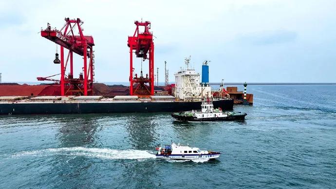 中方打响反击第一枪，扣押28艘巴拿马籍船，这下轮到白宫头疼了！据国际航运界