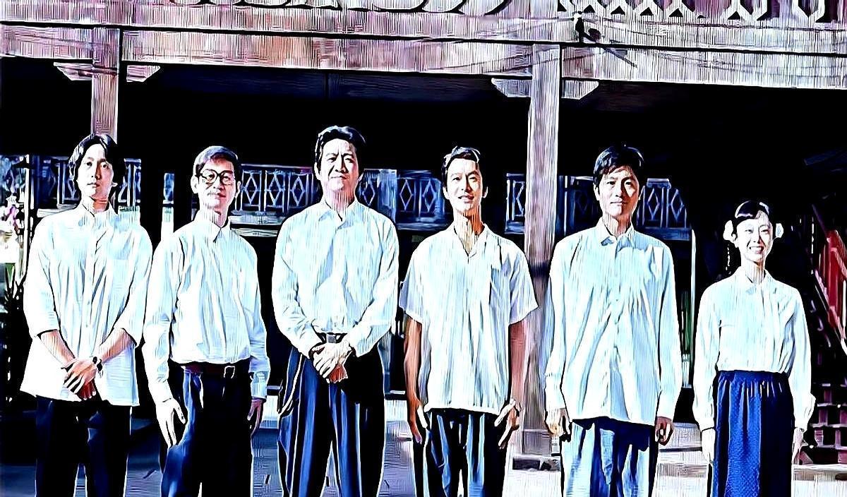 黄晓明脱下增高鞋垫的那一刻，内娱的“完美假象”裂开了一道缝。抖音上那段两小时破