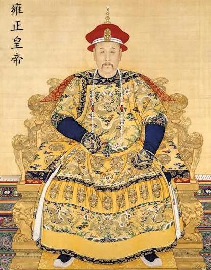 很多人翻看康熙晚年的官方档案，总觉得四阿哥胤禛能登基纯属侥幸。当时八阿哥结交了满朝文武九成重臣，十四