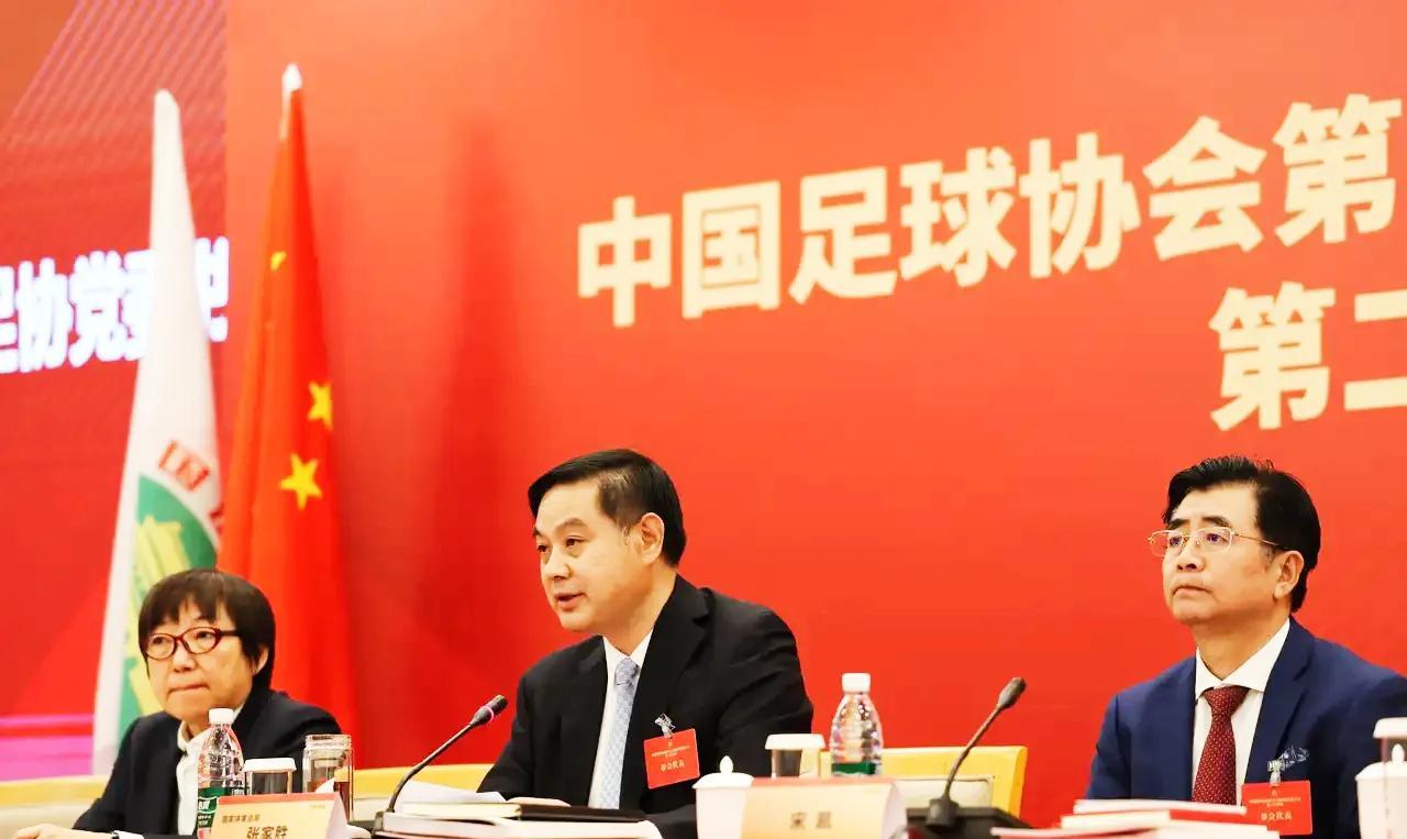 其实宋凯、孙雯他们也挺难的，名义上是中国足协的一二把手，但任何稍微大一点的事项都