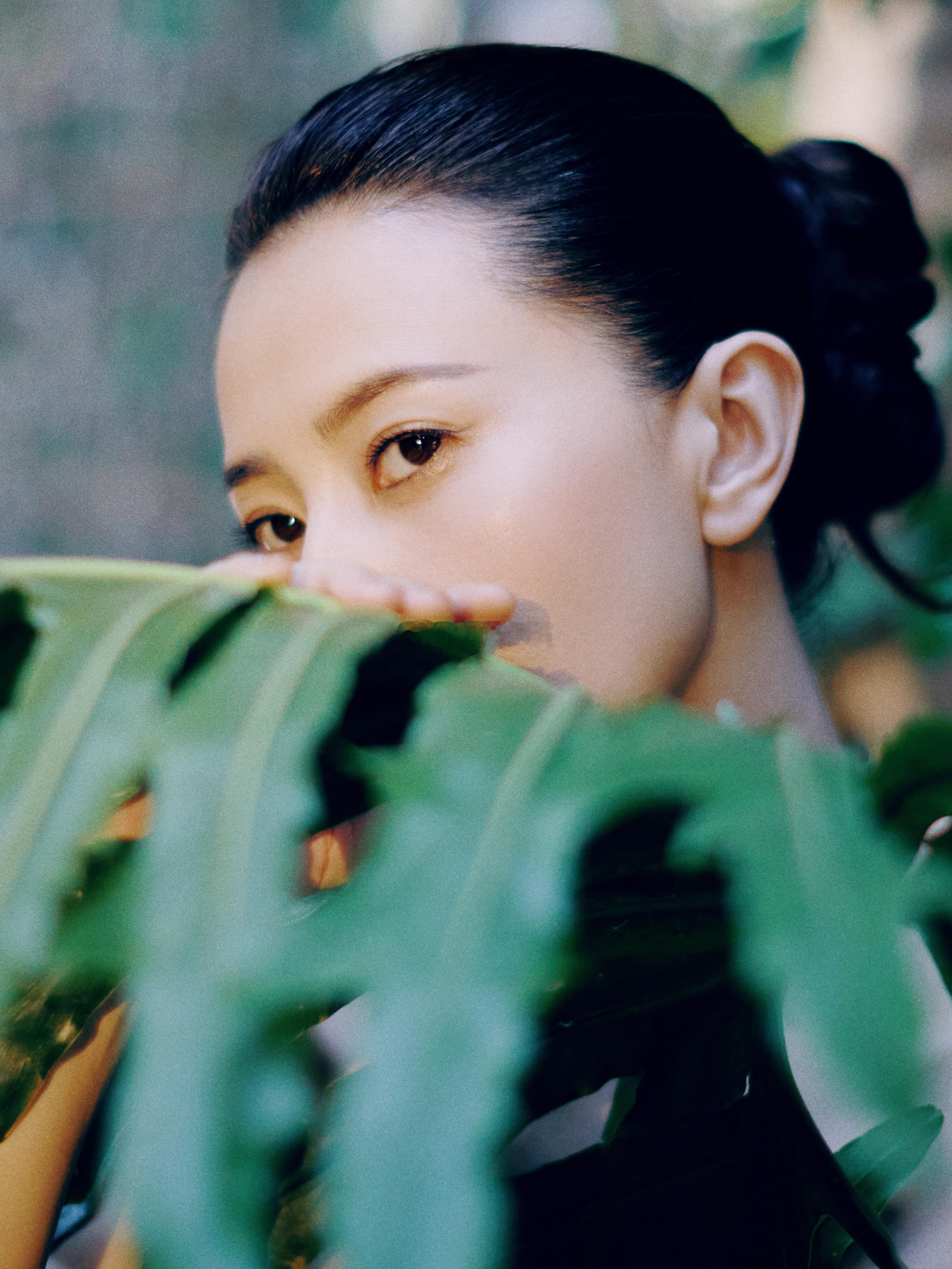 高圆圆线下活动状态救命！高圆圆一亮相直接美成焦点收割机！现场的她身着简约大气