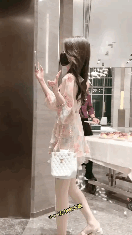 说句公道话，这个小姐姐的颜值是很高。