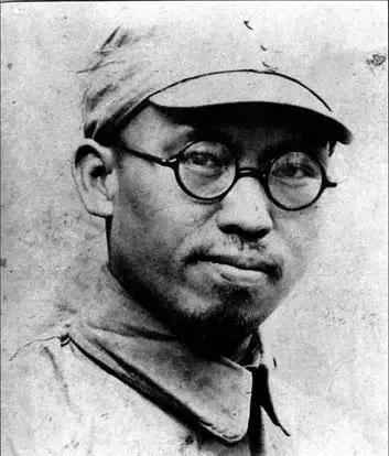 1941年，115师被日军重兵包围，罗荣桓审时度势，提出向南突围，众人不解，南边