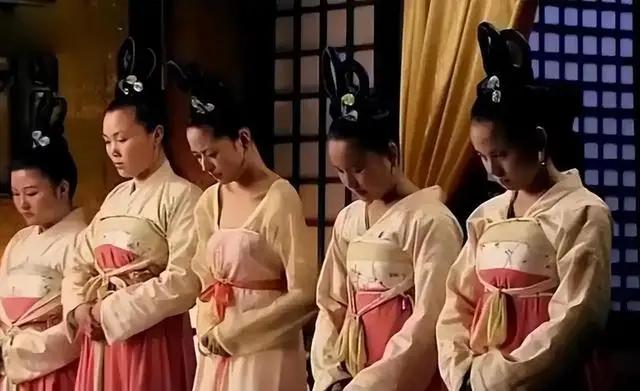 古代皇宫里有一份让所有宫女又想要又害怕的差事。想要，是因为一旦干上，当天就能
