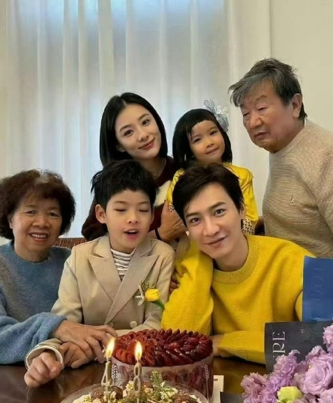 刘璇45岁像少女，保养的实在太好了​​​