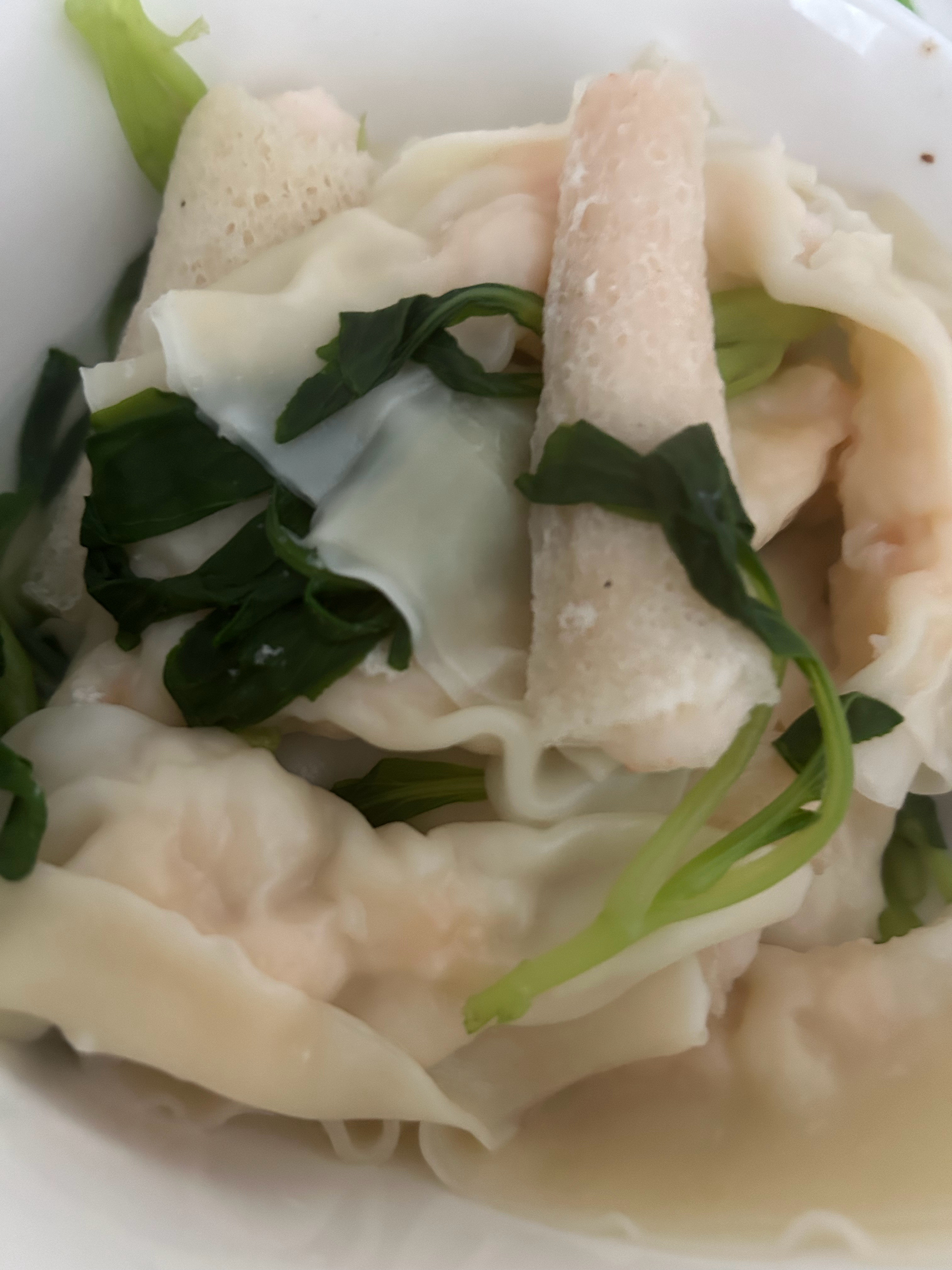 虾滑宽面大成功！馄饨皮还有一些过两天再包个别的馅儿的