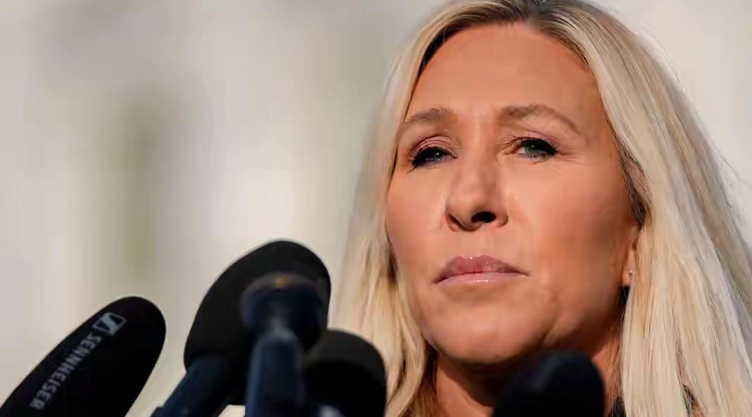 共和党又炸锅了！特朗普的“头号迷妹”突然宣布辞职，还怒斥每天被迫看“政治闹剧”—