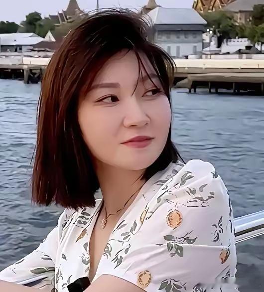 研究了一下王暖暖的老公，查了以后，终于恍然大悟了，怪不得能对王暖暖这么狠，原来是