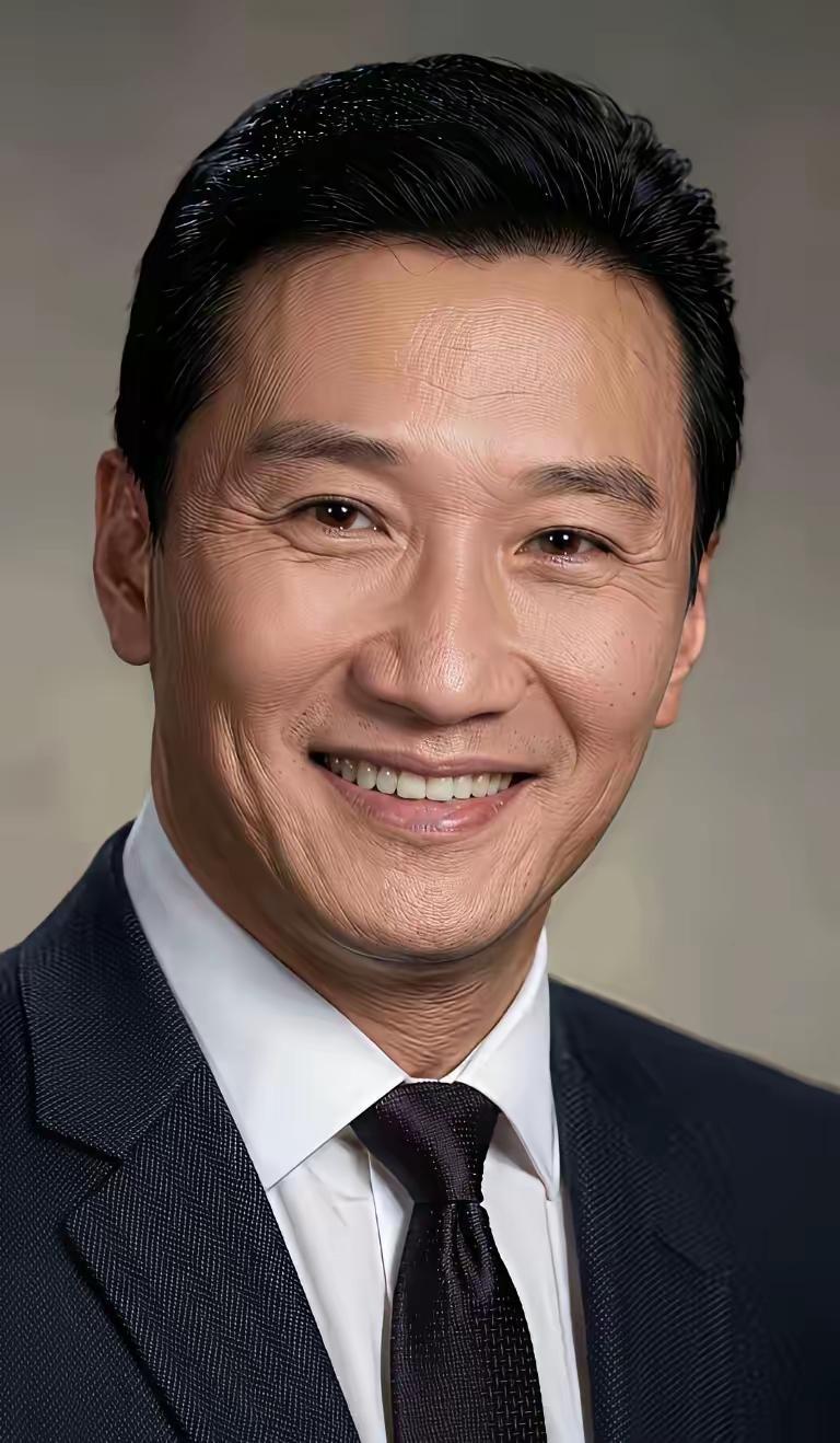 四哥谢贤看了四哥以前的视频和图片谢霆锋和他老爹相比说实话十分之一都不到