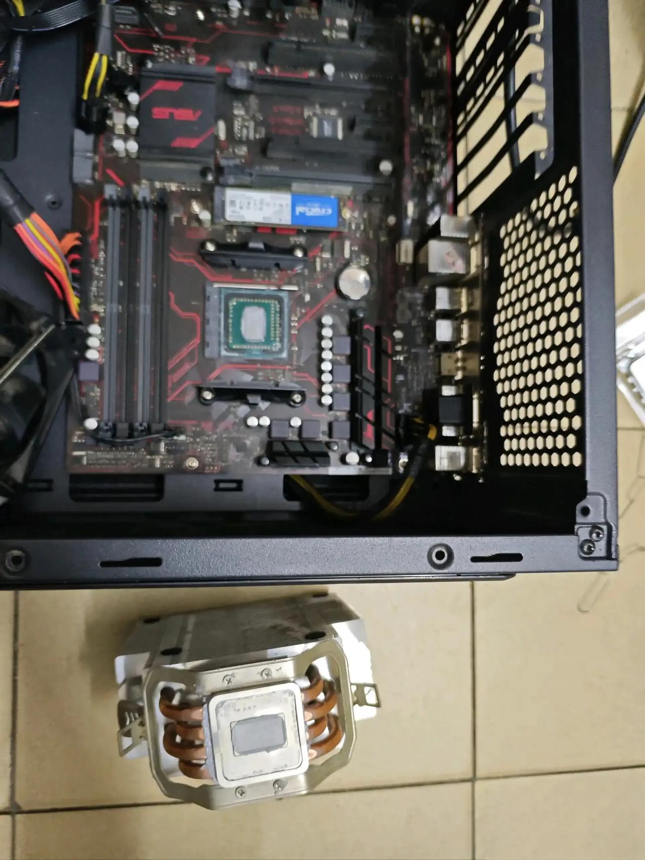 看看这CPU开盖技术，顺便问下怎么装回去最近天气逐渐变热，玩游戏时老感觉cp